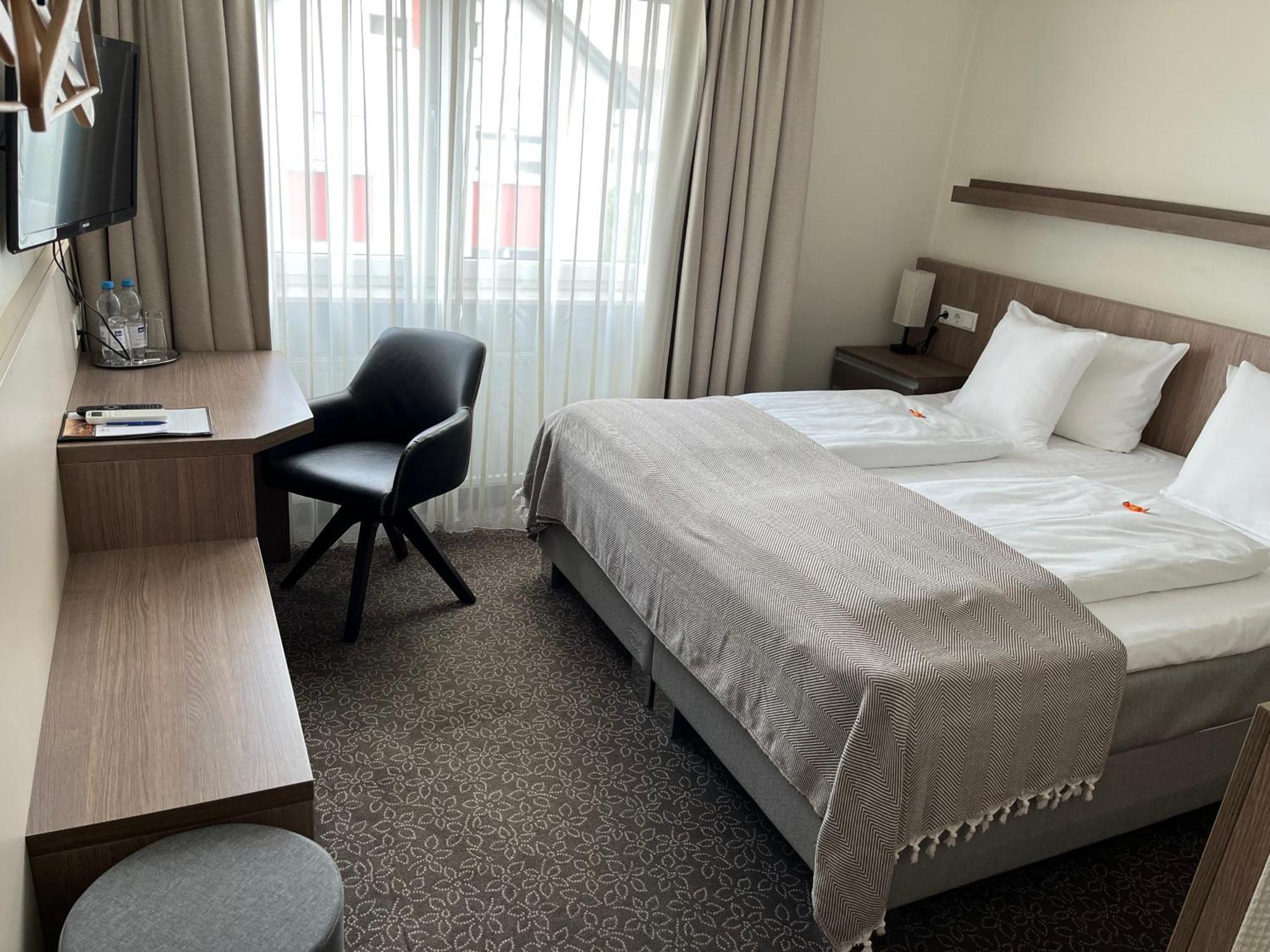 Hotel Zum Ritter Seligenstadt Exteriör bild