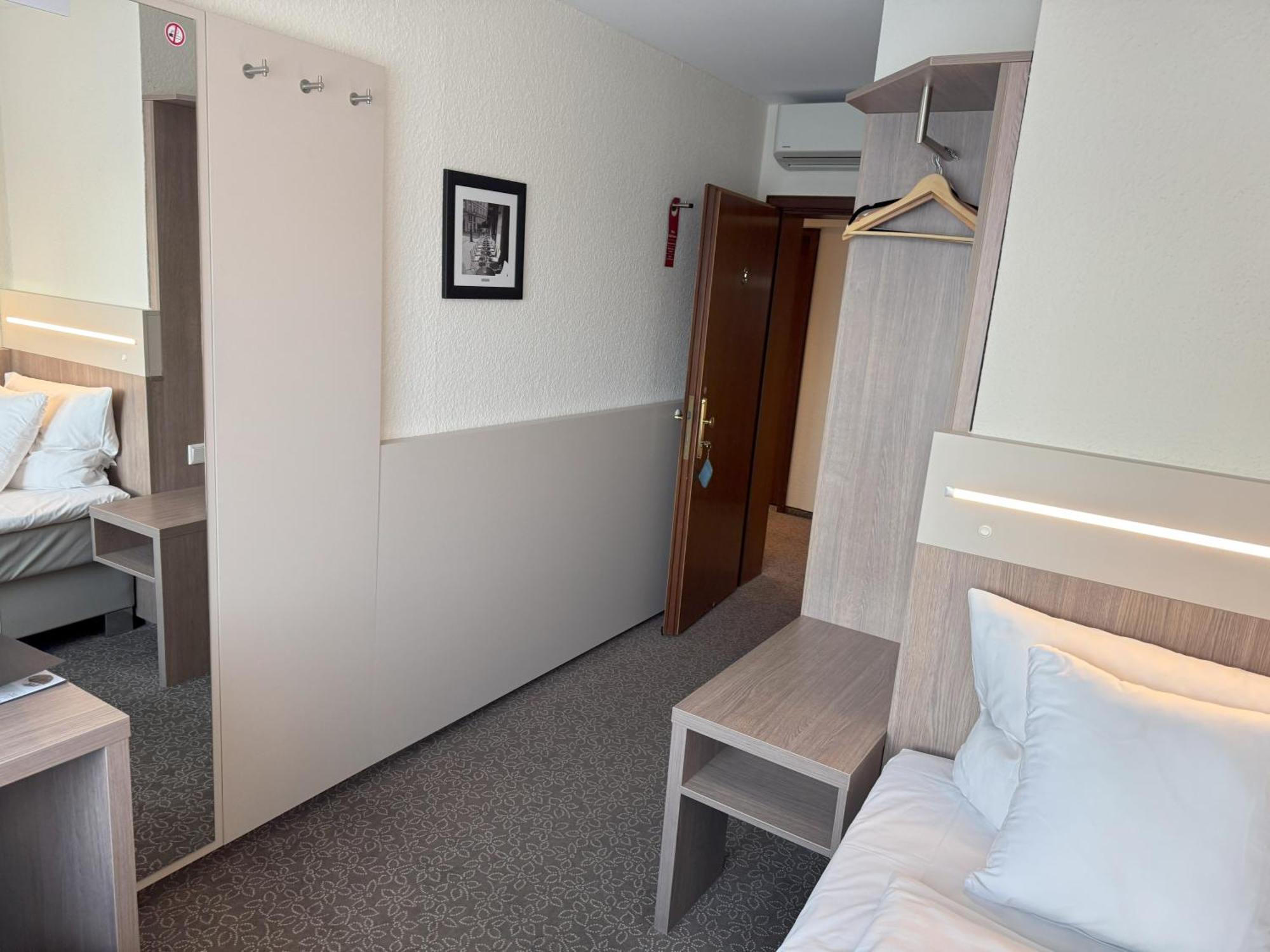 Hotel Zum Ritter Seligenstadt Exteriör bild