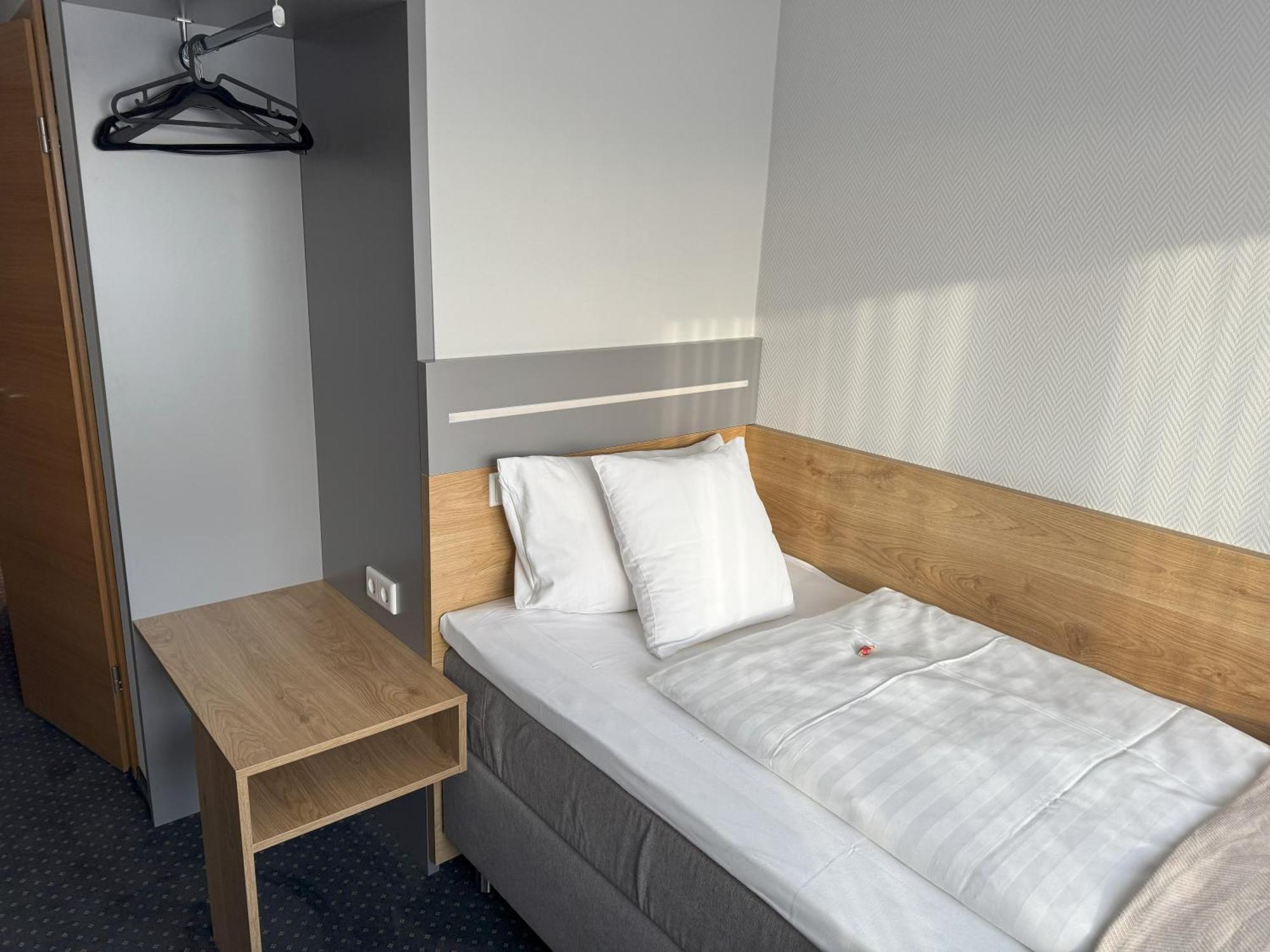 Hotel Zum Ritter Seligenstadt Exteriör bild