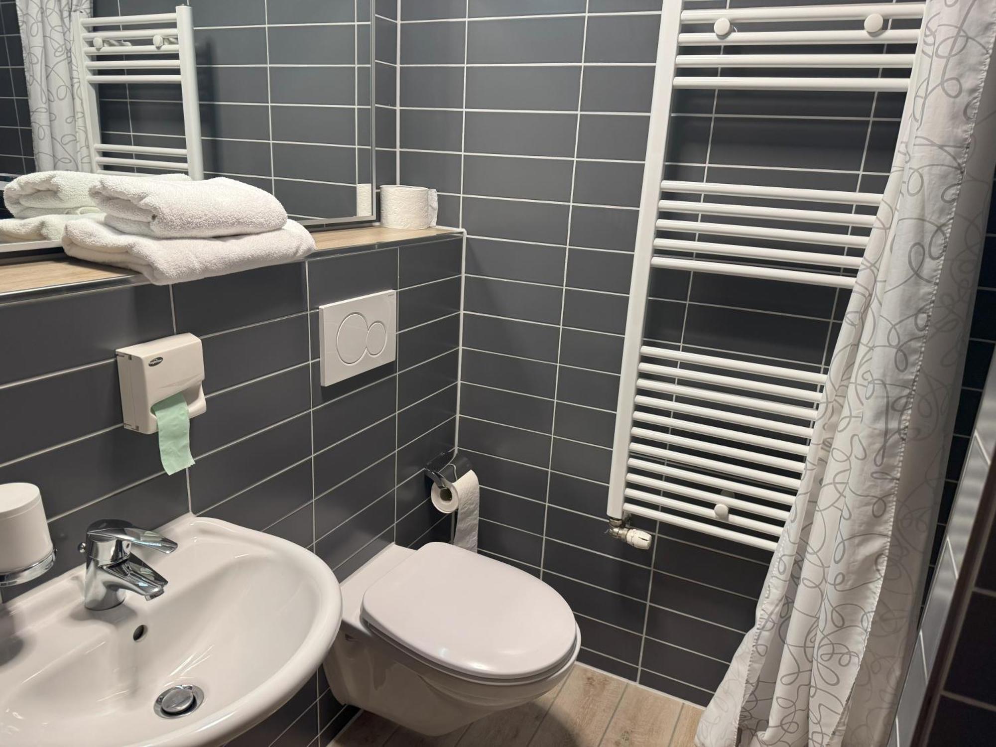 Hotel Zum Ritter Seligenstadt Exteriör bild