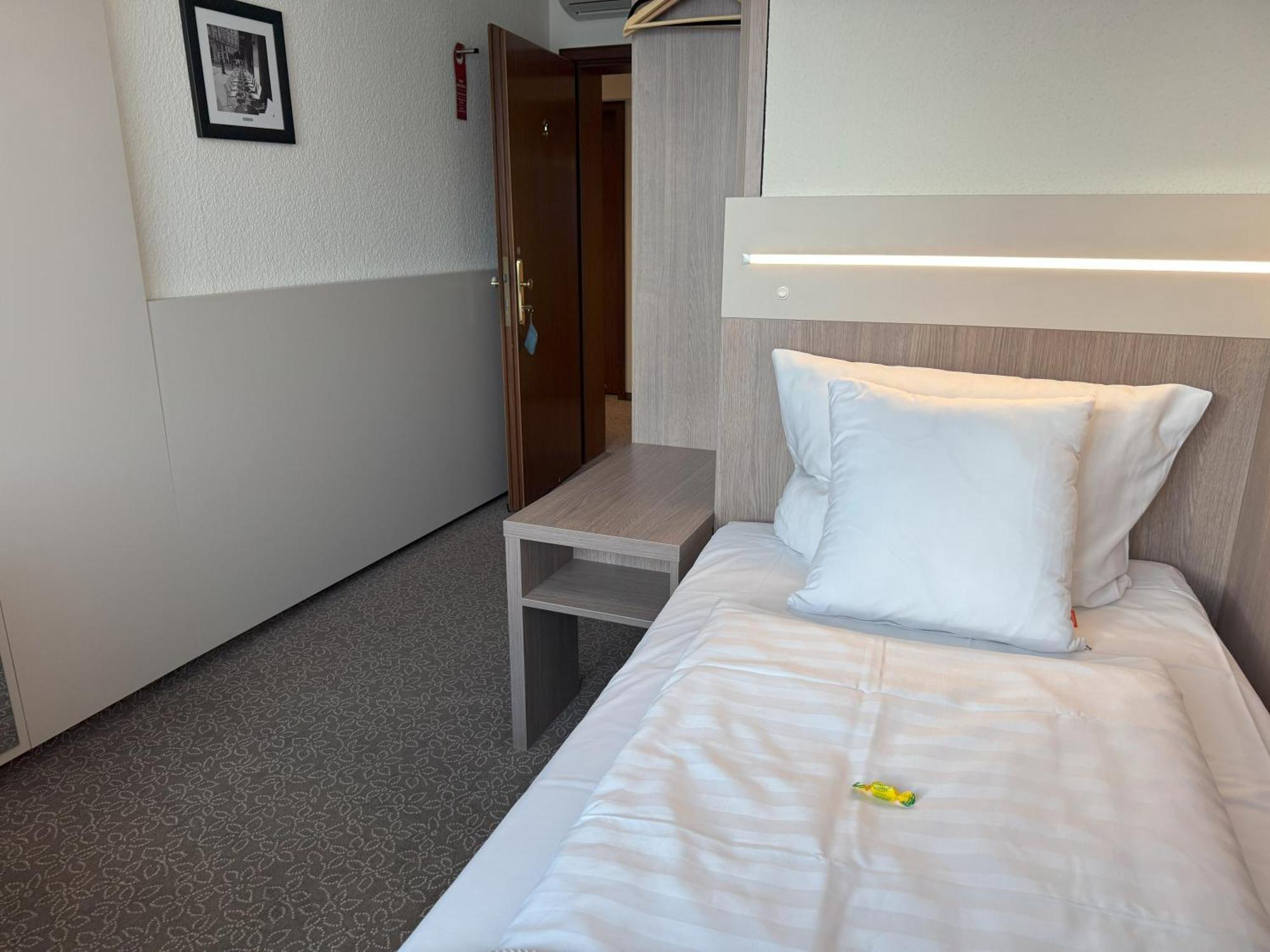 Hotel Zum Ritter Seligenstadt Exteriör bild