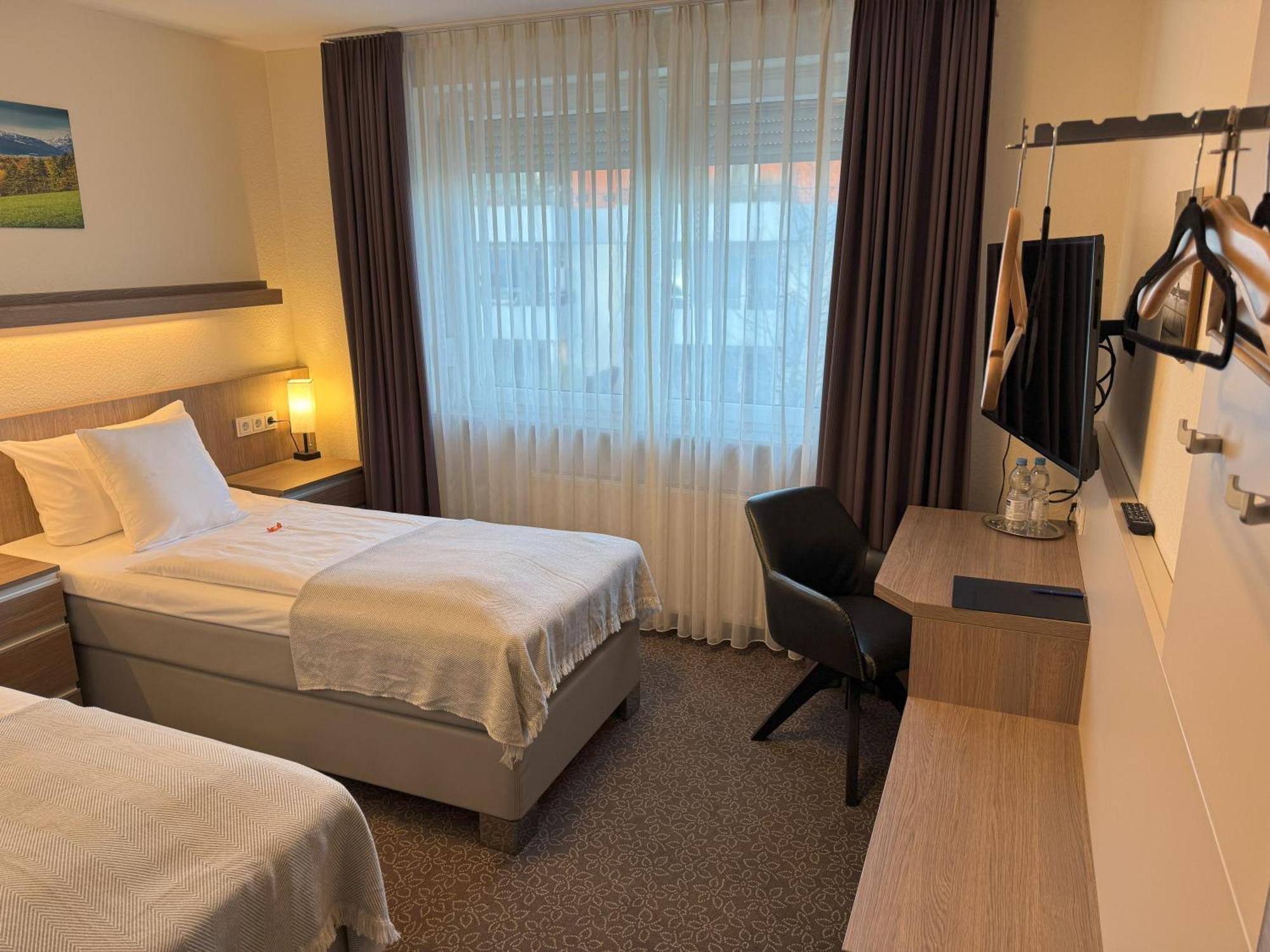Hotel Zum Ritter Seligenstadt Exteriör bild