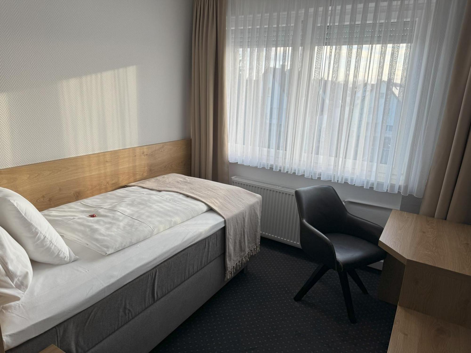 Hotel Zum Ritter Seligenstadt Exteriör bild