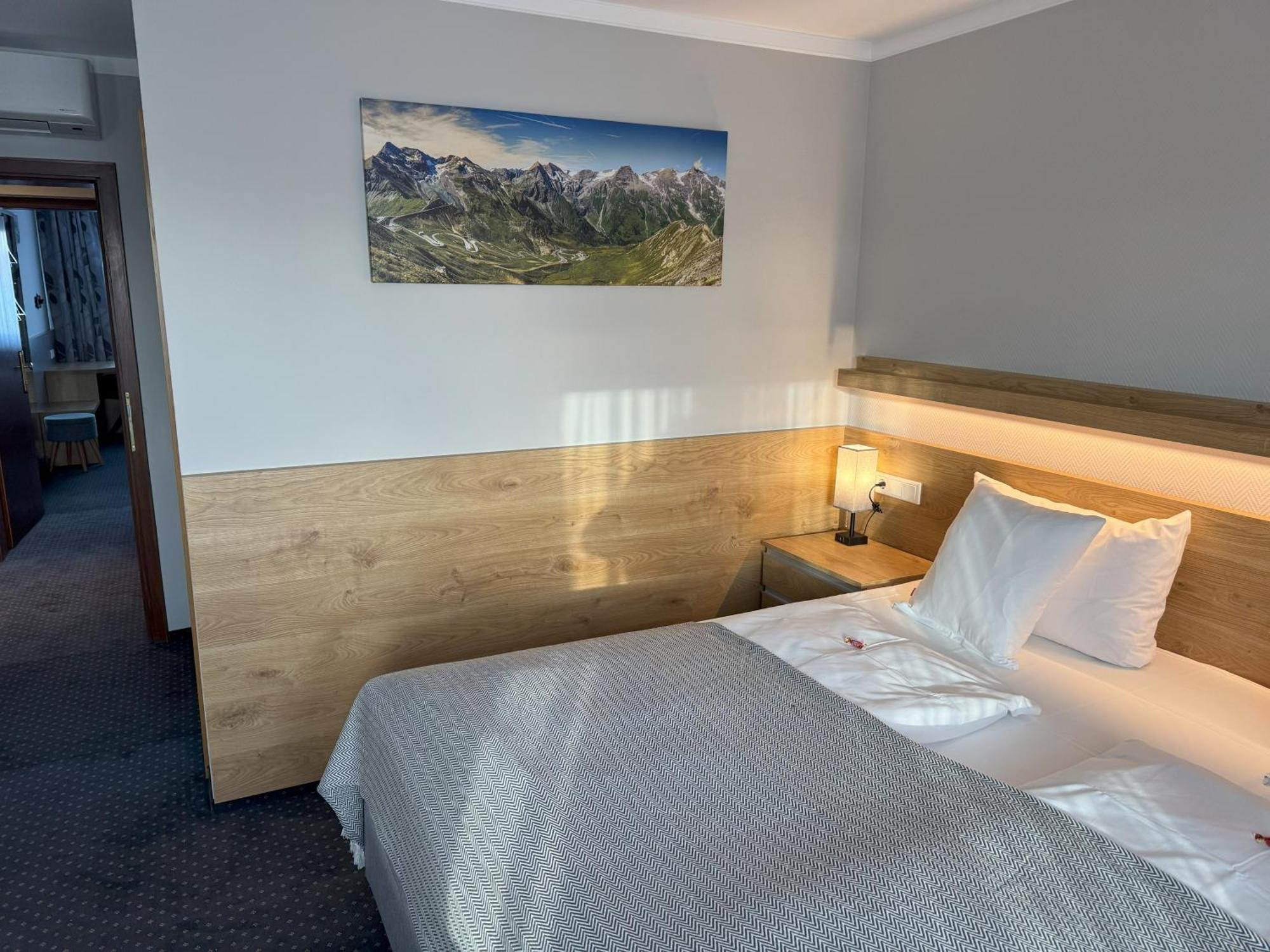 Hotel Zum Ritter Seligenstadt Exteriör bild