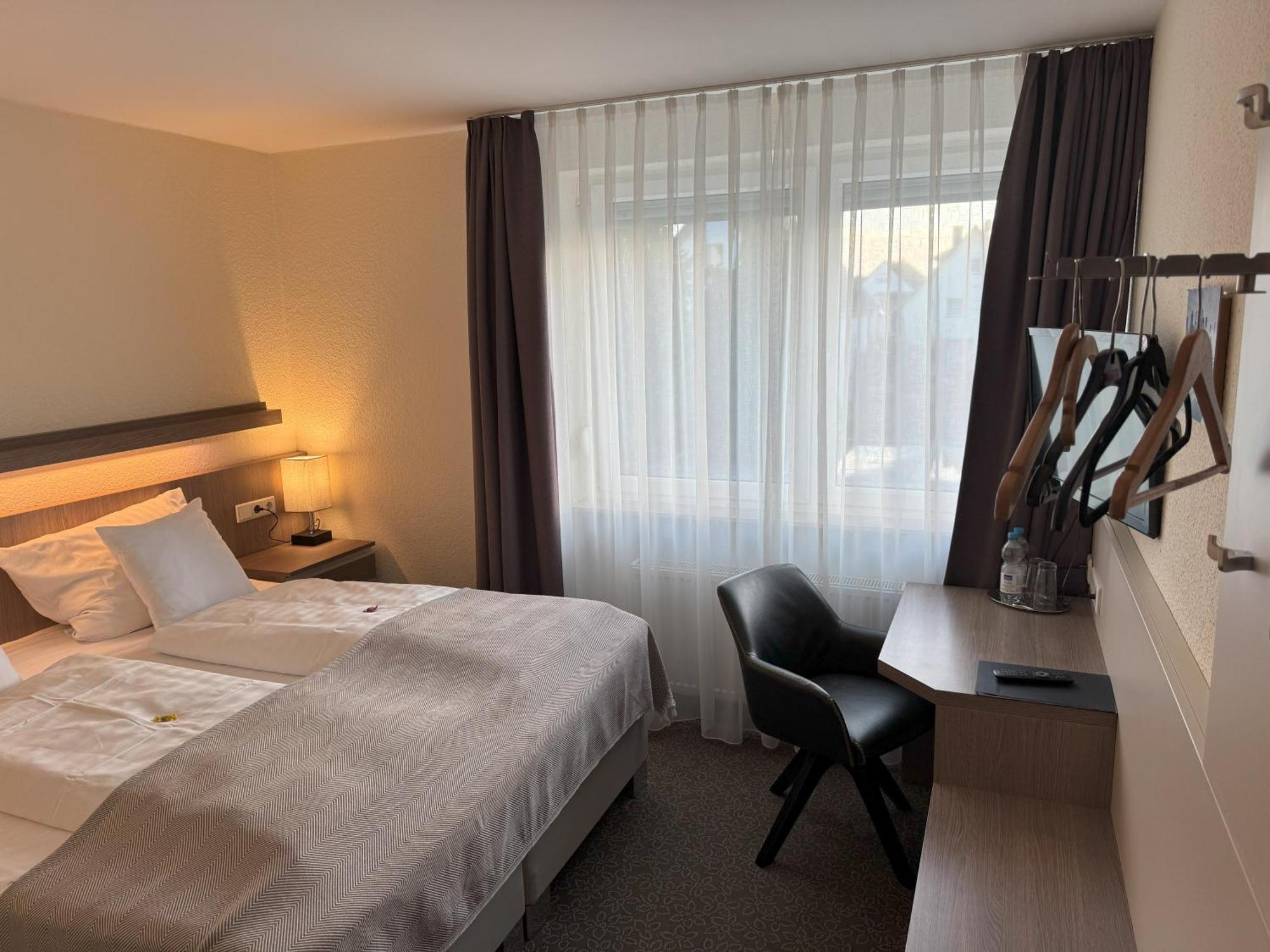 Hotel Zum Ritter Seligenstadt Exteriör bild